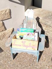 Mobile book box next to the Saint-Lunaire Tourism Office