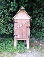 wooden book exchange box with 'Livres vagabonds' inscription in Saint-Lunaire