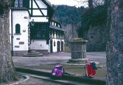 Hikers with backpacks walking along the Ortenau Wine Trail