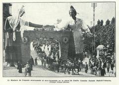 El ministro de Fomento atravesando el arco en la plaza de Emilio Castelar, Madrid-Valencia, 1910