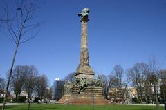 Praça Mouzinho de Albuquerque in Porto