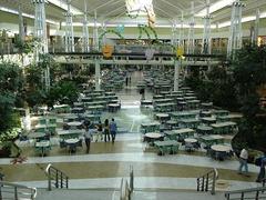 food court at Shopping Parque Dom Pedro in Campinas, Brazil