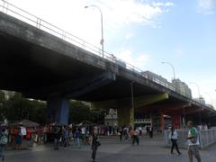 Praça Quinze with Perimetral in the background