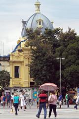 Praça Quinze monument on a sunny day