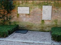 Peggy Guggenheim statue in Venice