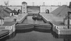 Hammarbyslussen with water in 1926 with Skansbron in the background