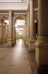 Karlovy Vary Mlýnská kolonáda at night