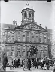 Balloon seller at Dam Square, Amsterdam, May 1, 1950