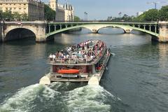 jeanne moreau ship in paris