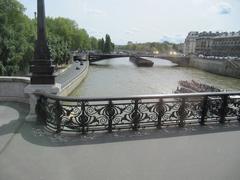 La Seine river in Paris with boats and buildings along the riverbank