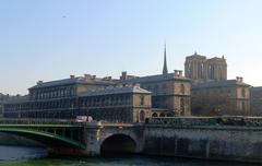 Pont Notre-Dame and Hôtel-Dieu in Paris