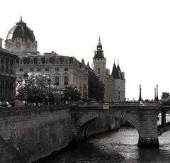 Pont Notre-Dame with monuments of Île de la Cité in the background