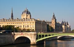 Pont Notre-Dame, Tribunal de Commerce, and Palais de la Cité in Paris