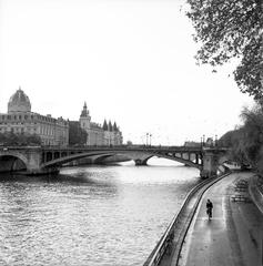 Cyclist on the right bank of the Seine in Paris