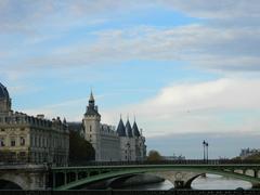 Pont Notre-Dame, Tribunal de Commerce et Palais de la Cité in Paris