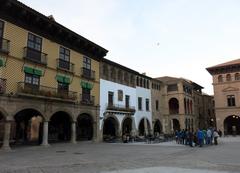 Poble Espanyol plaça Major north side with Sangüesa arcades