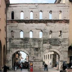 Porta Borsari interior view