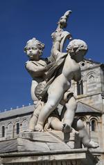 Putti fountain in Piazza dei Miracoli