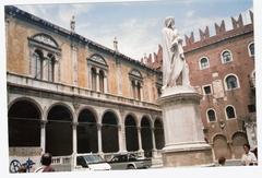 Dante statue in Verona