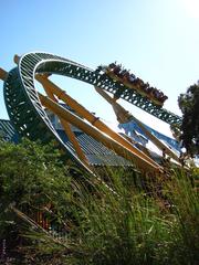 Cheetah Hunt roller coaster in a sweeping curve