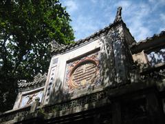 Từ Hiếu Temple structure with traditional Vietnamese architecture