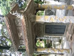 Từ Hiếu Temple entrance with traditional Vietnamese architecture