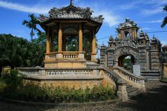 Đình Trung Lập and gate of An Định Palace