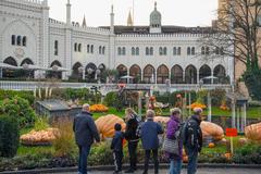 Family at Tivoli during Halloween looking at pumpkins in the 'DM i kæmpegræskar 2018' competition