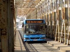 Volvo 7000 bus on route 226 at K bridge with license plate NCZ-543