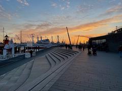 Jan-Fedder-Promenade in Hamburg at sunset