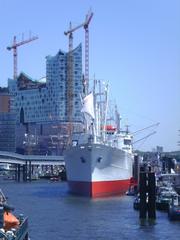 Cap San Diego museum ship and Elbe Philharmonic Hall under construction