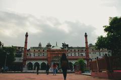 Fatehpuri Masjid in Chandni Chowk with bustling street life