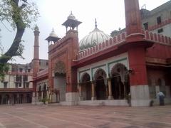 Zeenat-ul-Masjid mosque building