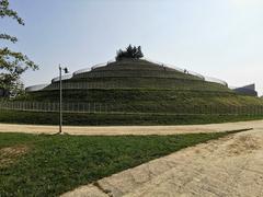 Collina del presente vista dal basso, Parco del Portello, Milano