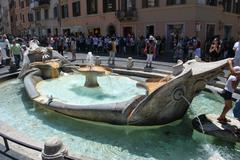 Fontana della Barcaccia in Piazza di Spagna