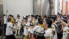 Hanshin Tigers supporters cheering at Shinsaibashi in 2003-09