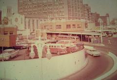 Tunnel Plaza with architectural details and shoppers