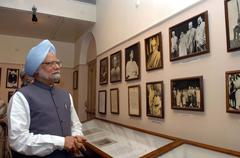 Dr. Manmohan Singh looks at photographs during his visit to Netaji Bhavan in Kolkata