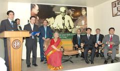 Prime Minister Shinzo Abe addressing gathering at Netaji Research Institute in Kolkata