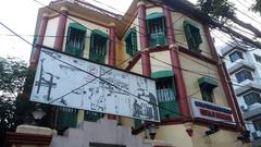 Building and statue in front of Netaji Bhawan in Kolkata