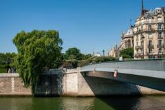 Pont Saint-Louis over the Seine in Paris