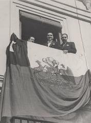 Alejandro Hales en el balcón de La Moneda, 21 mayo 1954