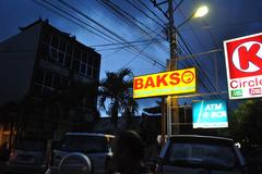 Bakso Lapangan Tembak dish with meatballs, noodles, and vegetables