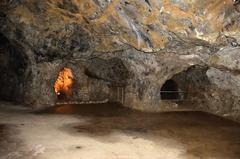 Jeskyně Výpustek stalactite cave interior