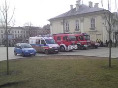 Emergency vehicles parked at Plac Jana Nowaka Jeziorańskiego in Kraków during Galeria Krakowska evacuation