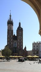 Westseite der Marienkirche mit ungleichen Türmen