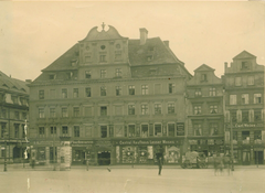 front view of Kamienica Ilzingerów building in Wrocław