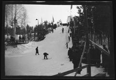 HS Modeller 26.1 valokuvafilmi of a ski jump competition in Alppila, Helsinki, featuring wooden ski jump structure and audience on snowy landscape