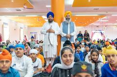 Jathedar Harpreet Singh and Karnail Singh Peer Mohammad with Sikh students