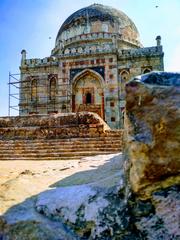 Bada Gumbad architectural beauty during the Lodhi era